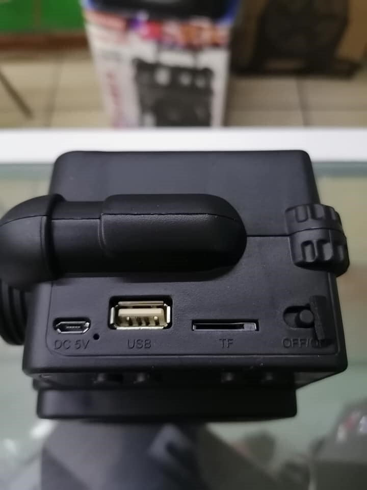 Boxa portabila cu lumina Led si functie de Radio Fm